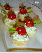 Закусочные тарталетки с рокфором и помидорами черри