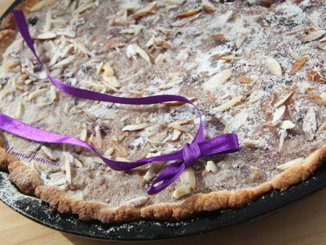 Рецепт миндального тарта с черной смородиной