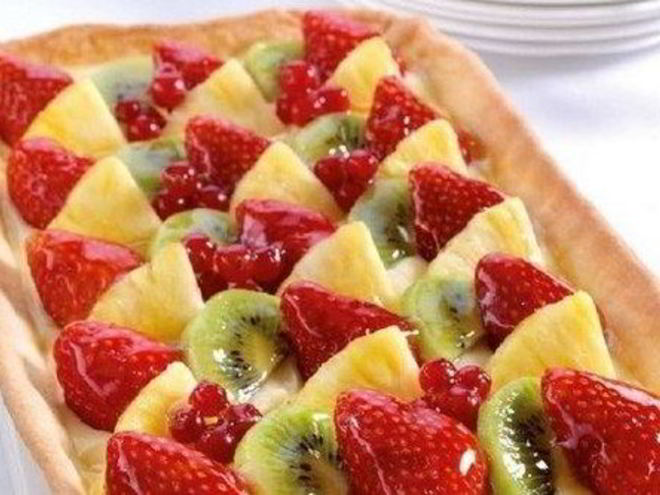 Рецепт сладкого тарта с киви, клубникой и ананасом