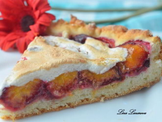 Рецепт сливового тарта из творожного теста с меренгой