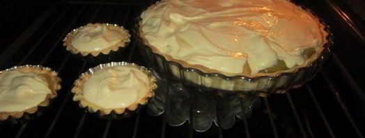 тарт с карамелизированными фруктами и творожным пудингом. Шаг 9