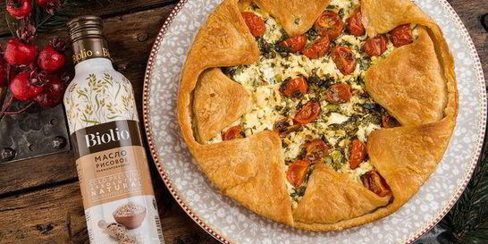 Тарт с творогом, помидорами черри и базиликом