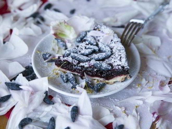 Рецепт тарта с жимолостью