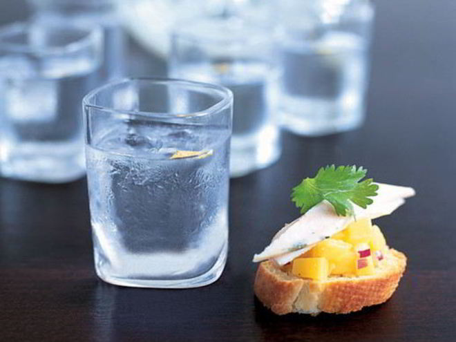 Рецепт тартинок с копченой курицей и сальсой из манго