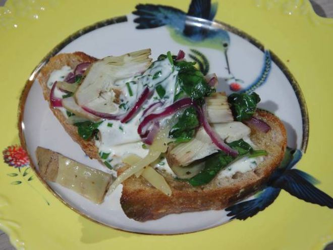 Рецепт артишоков со шпинатом на тостах