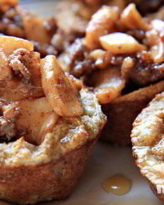 Французские тосты с яблоками и колбасой