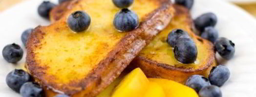 французские тосты с ягодами и медом. Шаг 11