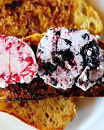 Французские тосты с ягодным маслом