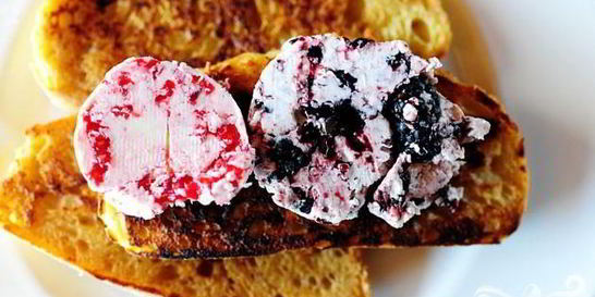 Французские тосты с ягодным маслом
