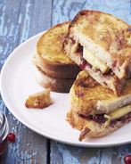 Горячий тост с камамбером