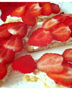 Клубничные тосты