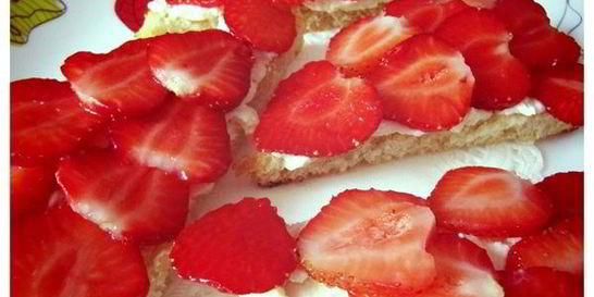 Клубничные тосты