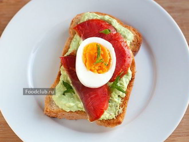 Рецепт тоста с авокадо и копченой неркой