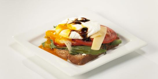 Тост с яйцом пашот