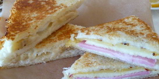 Тосты на завтрак с двумя начинками