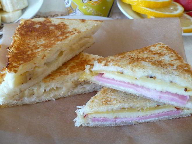 Рецепт тостов на завтрак с двумя начинками