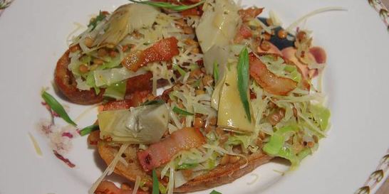 Тосты с чечевицей и капустой