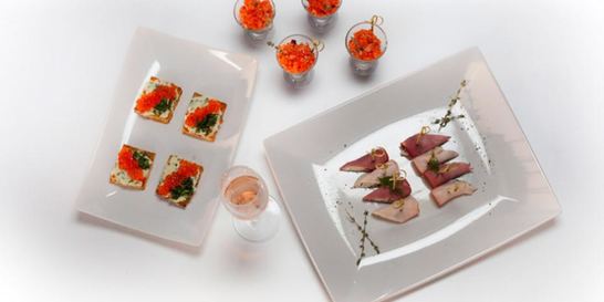 Тосты с икрой и сливочным сыром