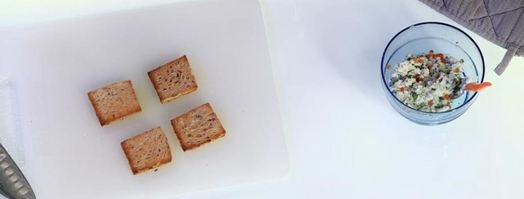 тосты с икрой и сливочным сыром. Шаг 3