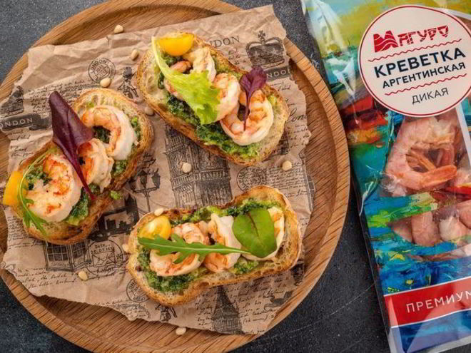 Рецепт тостов с креветками и песто