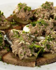 Тосты с паштетом из говяжьей печенки