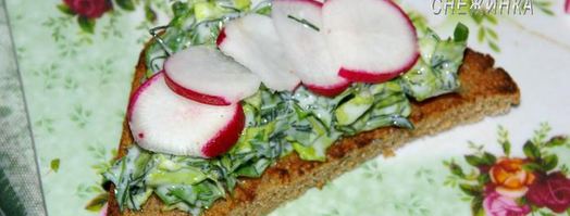 тосты с руколой и яйцом, зеленью и редисом. Шаг 8