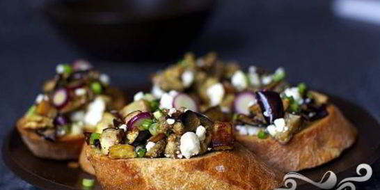 Тосты с салатом из баклажанов