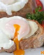 Тосты с яйцом-пашот и Моцареллой