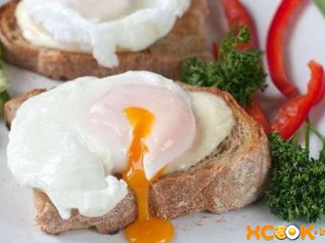 Рецепт тостов с яйцом-пашот и моцареллой