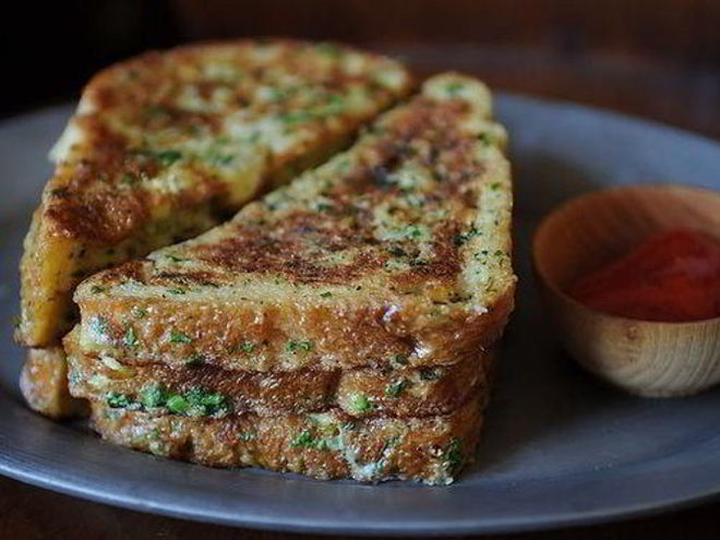 Рецепт тостов с зеленым луком и кинзой