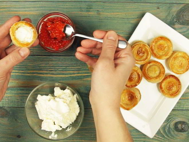 Рецепт волованов с красной икрой