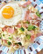 Глазунья с овощами и тальятелле