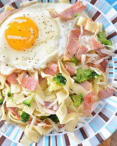 Глазунья с овощами и тальятелле