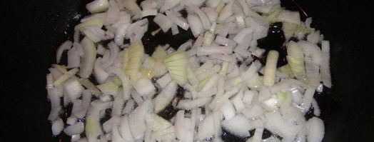 сырная яичница с креветками и помидорками. Шаг 3