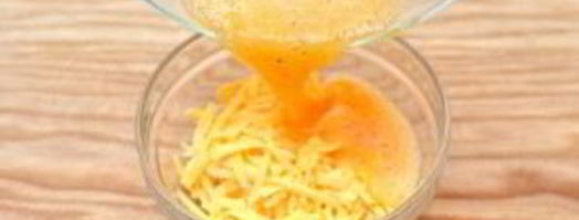 яичница-болтунья с копченостями. Шаг 5