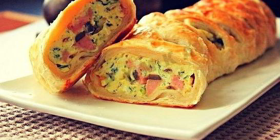 Яичница-болтунья в слоеном тесте