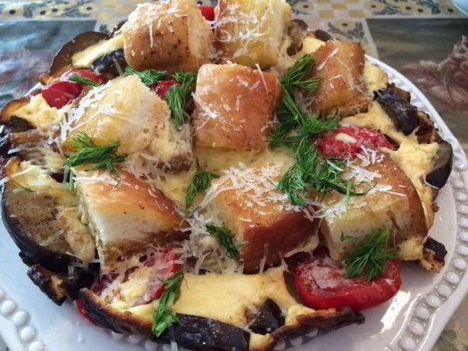 Рецепт яичницы с баклажанами и белым хлебом