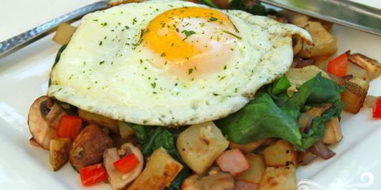 Яичница с грибами на завтрак