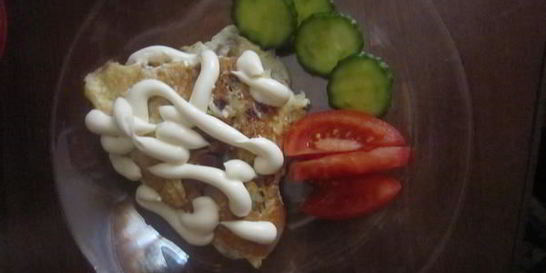 Яичница с хлебом и луком