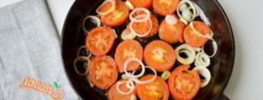 яичница с помидорами и базиликом. Шаг 4