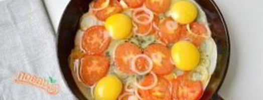 яичница с помидорами и базиликом. Шаг 5