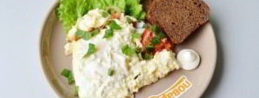 яичница с помидорами и базиликом. Шаг 8