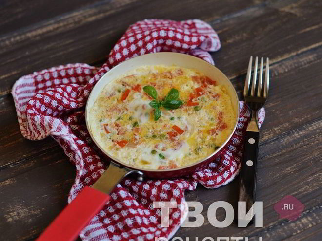 Рецепт яичницы с помидорами и зеленым горошком