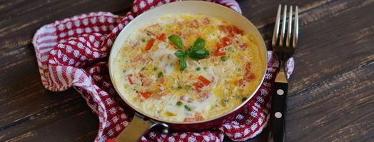 яичница с помидорами и зеленым горошком. Шаг 10