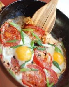 Яичница с помидорами