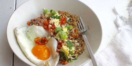 Яичница с пророщенным овсом и овощами