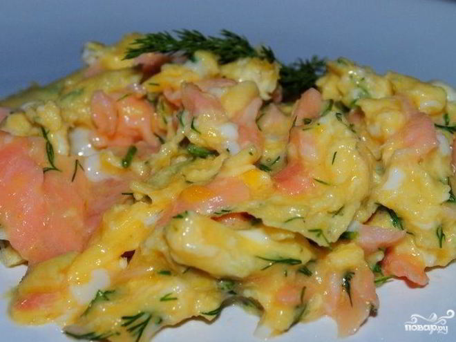 Рецепт яичницы с семгой