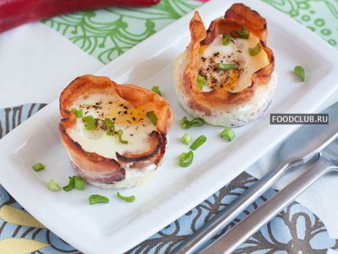 Рецепт яичницы в корзиночках из бекона