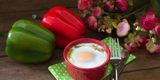 Завтрак из сосисок и яиц