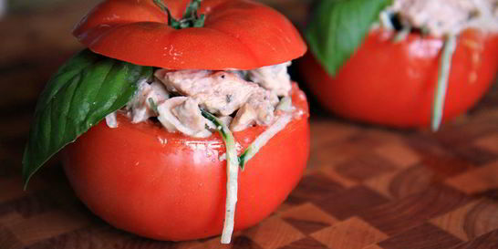 Закуска из куриной грудки в помидорках